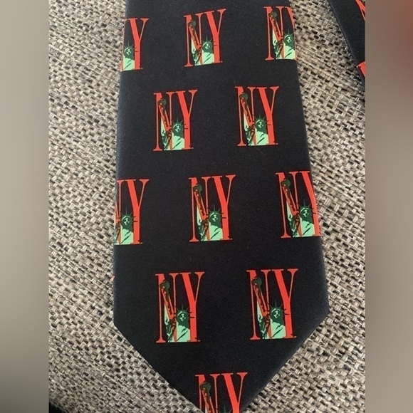 DANGGI Man New York City Statue of Liberty, Necktie EUC - Picture 6 of 6